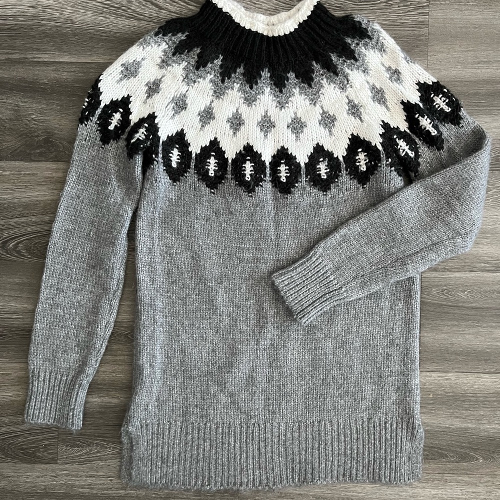 Loft sweater Size XS gray black and white